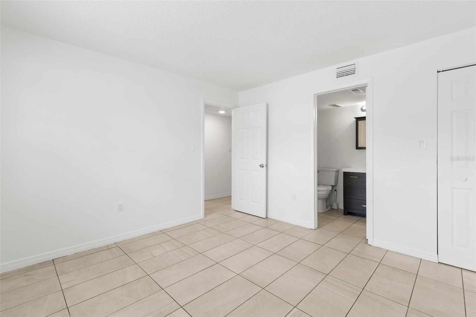 Image 13 of 18 For 5013 Terrace Palms Circle 101