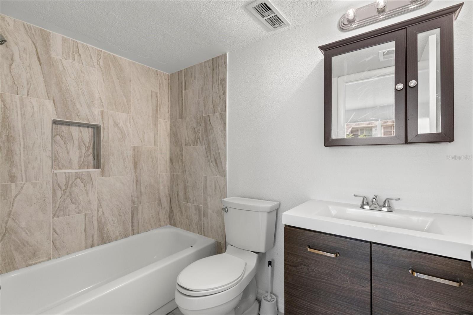 Image 14 of 18 For 5013 Terrace Palms Circle 101