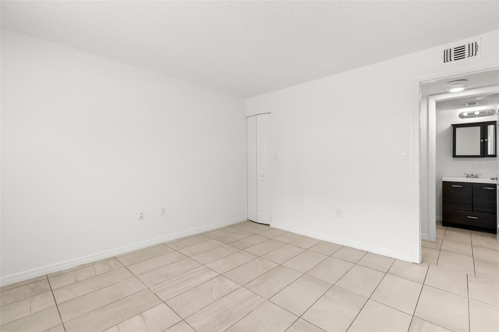 Image 16 of 18 For 5013 Terrace Palms Circle 101
