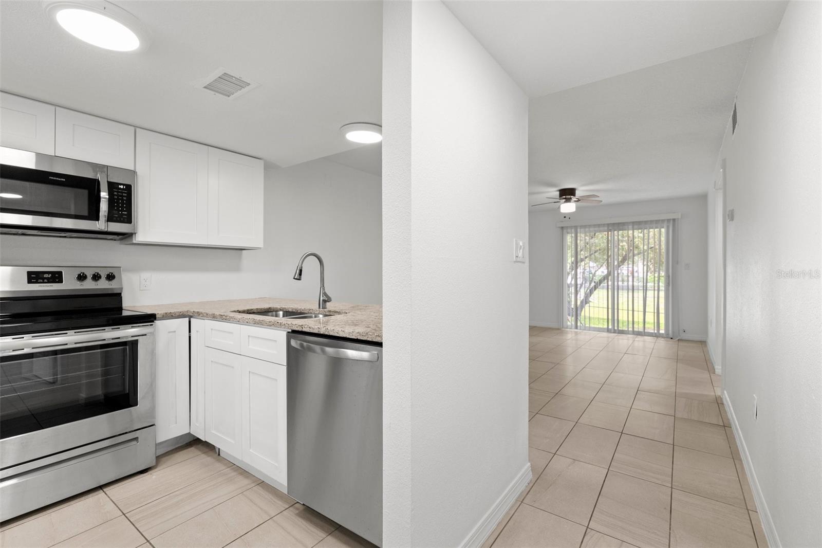 Image 3 of 18 For 5013 Terrace Palms Circle 101