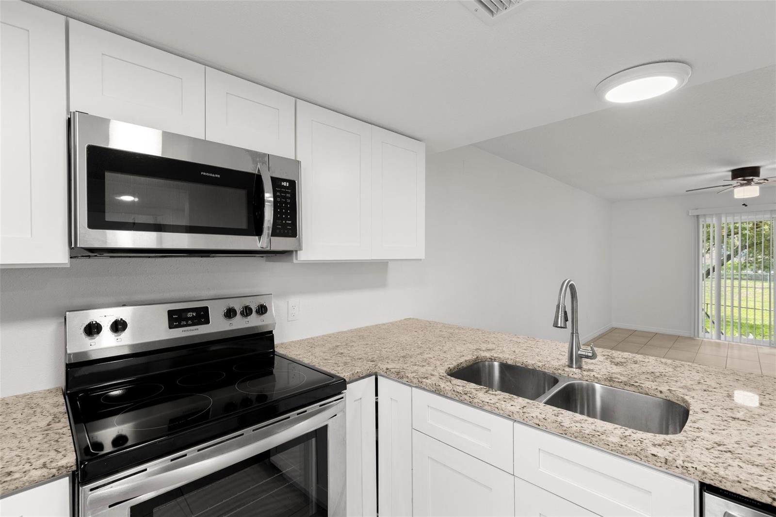 Image 6 of 18 For 5013 Terrace Palms Circle 101