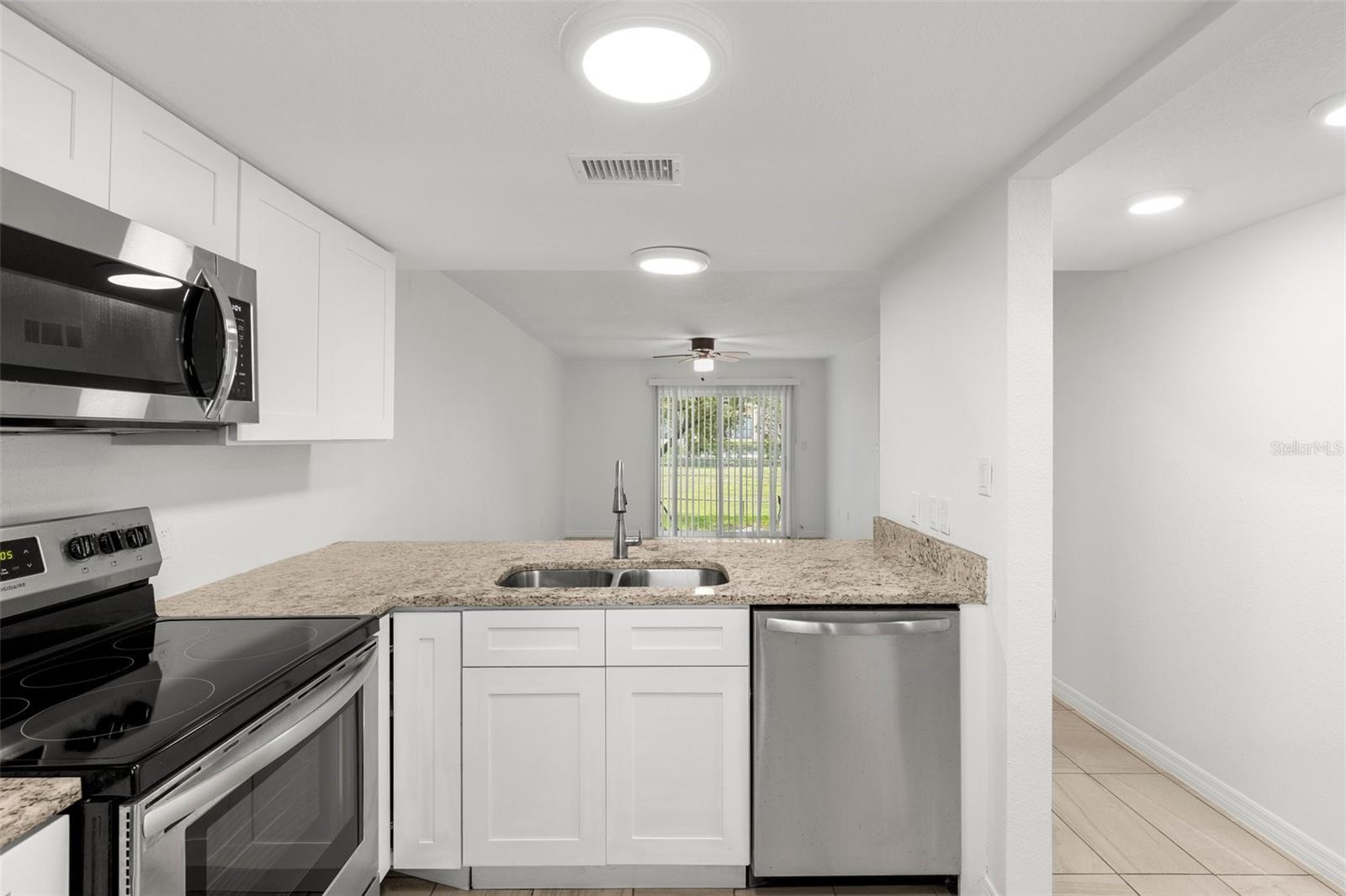 Image 8 of 18 For 5013 Terrace Palms Circle 101