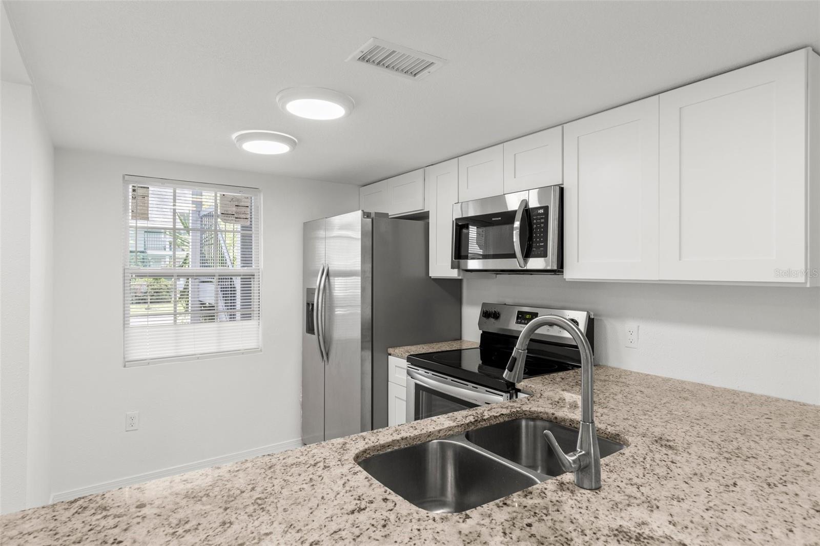 Image 9 of 18 For 5013 Terrace Palms Circle 101