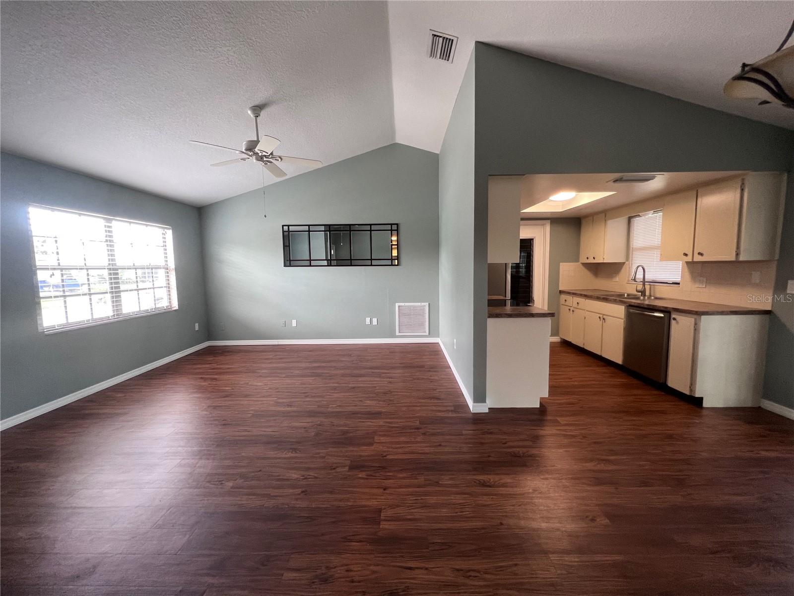 Image 6 of 17 For 2521 Fieldcrest Court