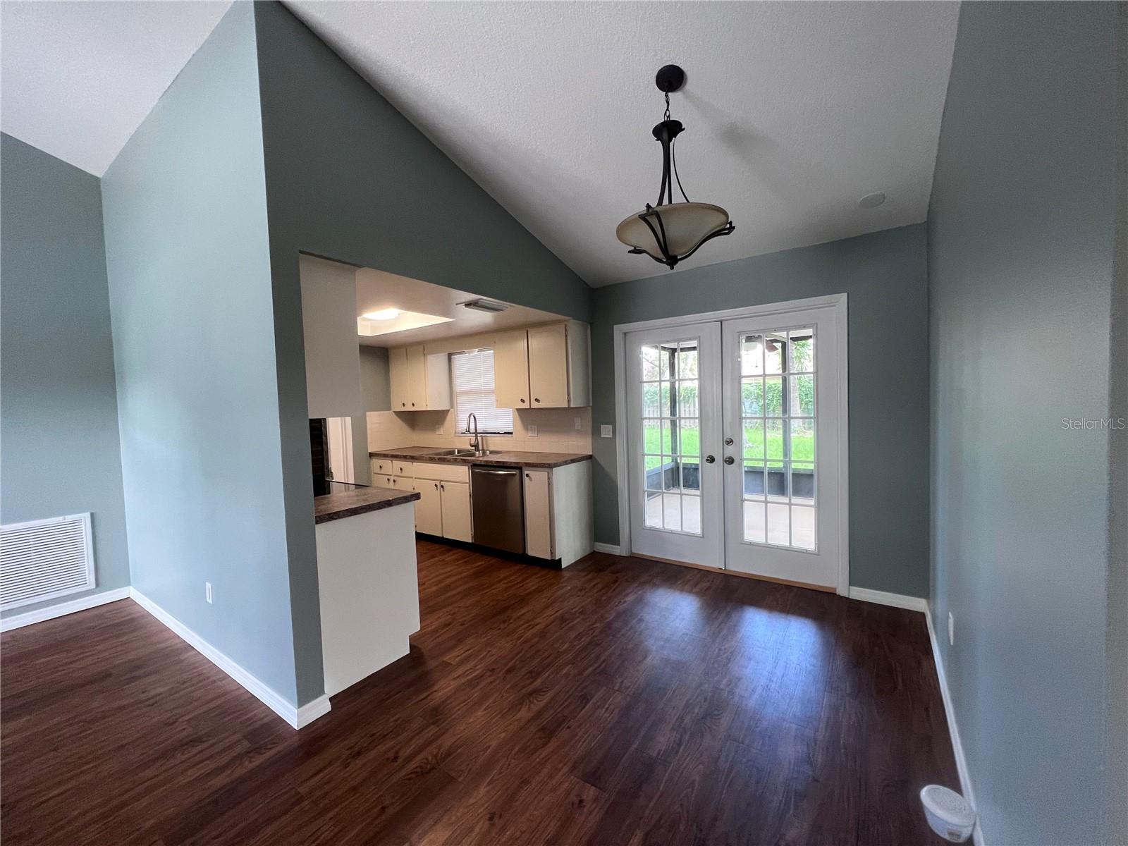 Image 7 of 17 For 2521 Fieldcrest Court