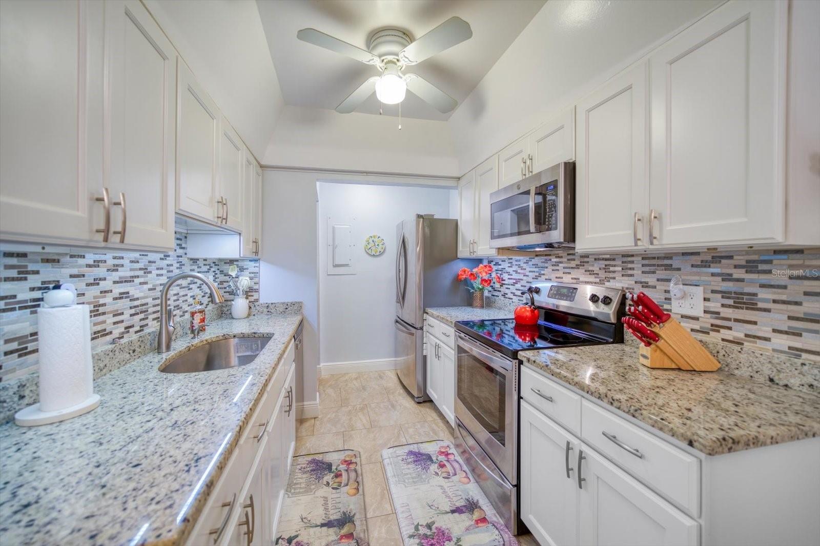 Image 16 of 41 For 2900 Gulf Boulevard 107