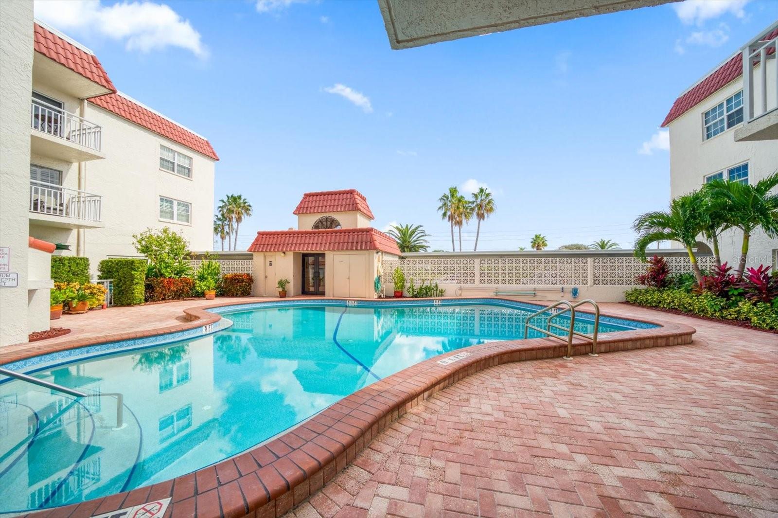 Image 33 of 41 For 2900 Gulf Boulevard 107