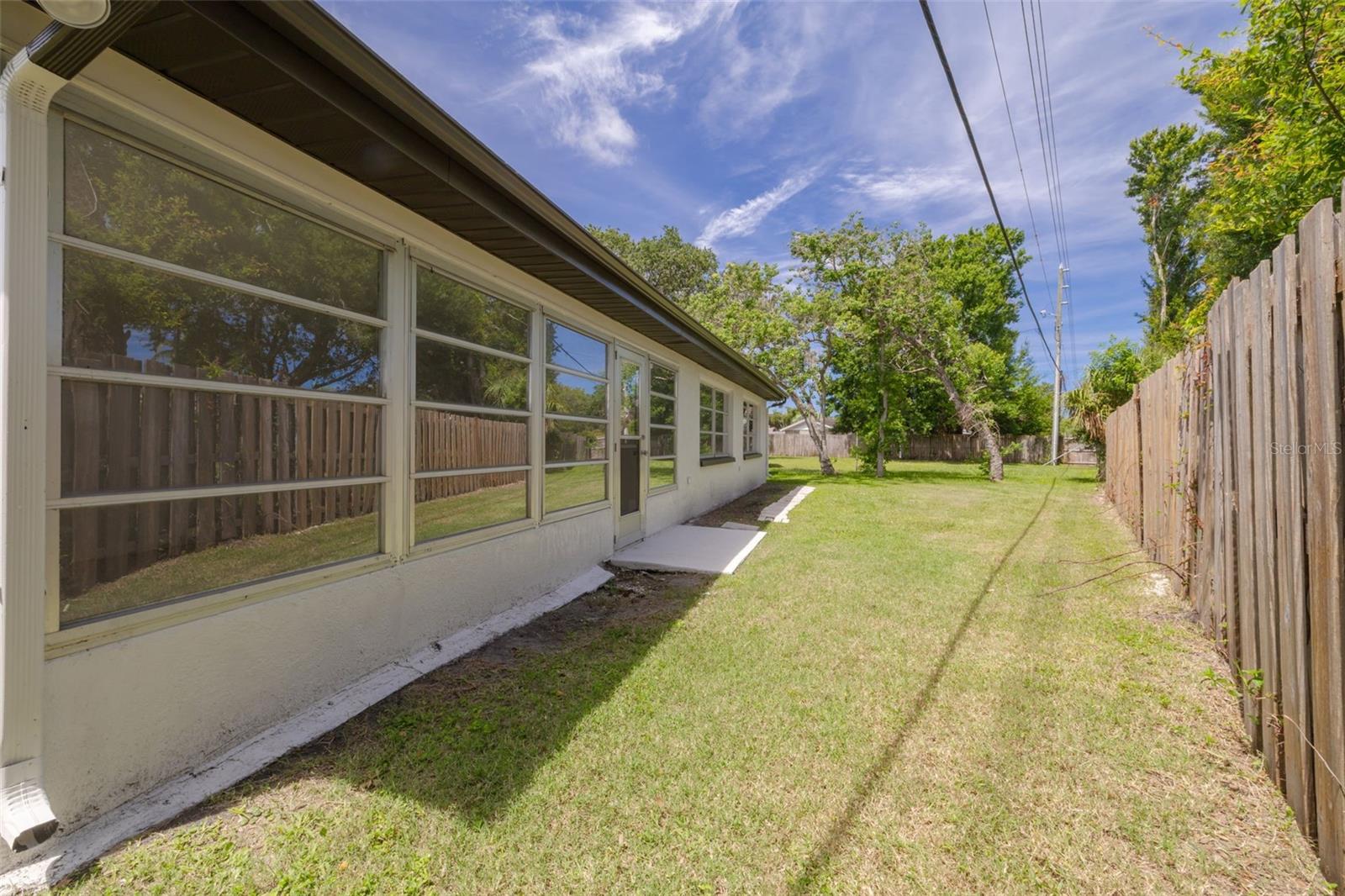 Image 33 of 36 For 2721 Lawn Place