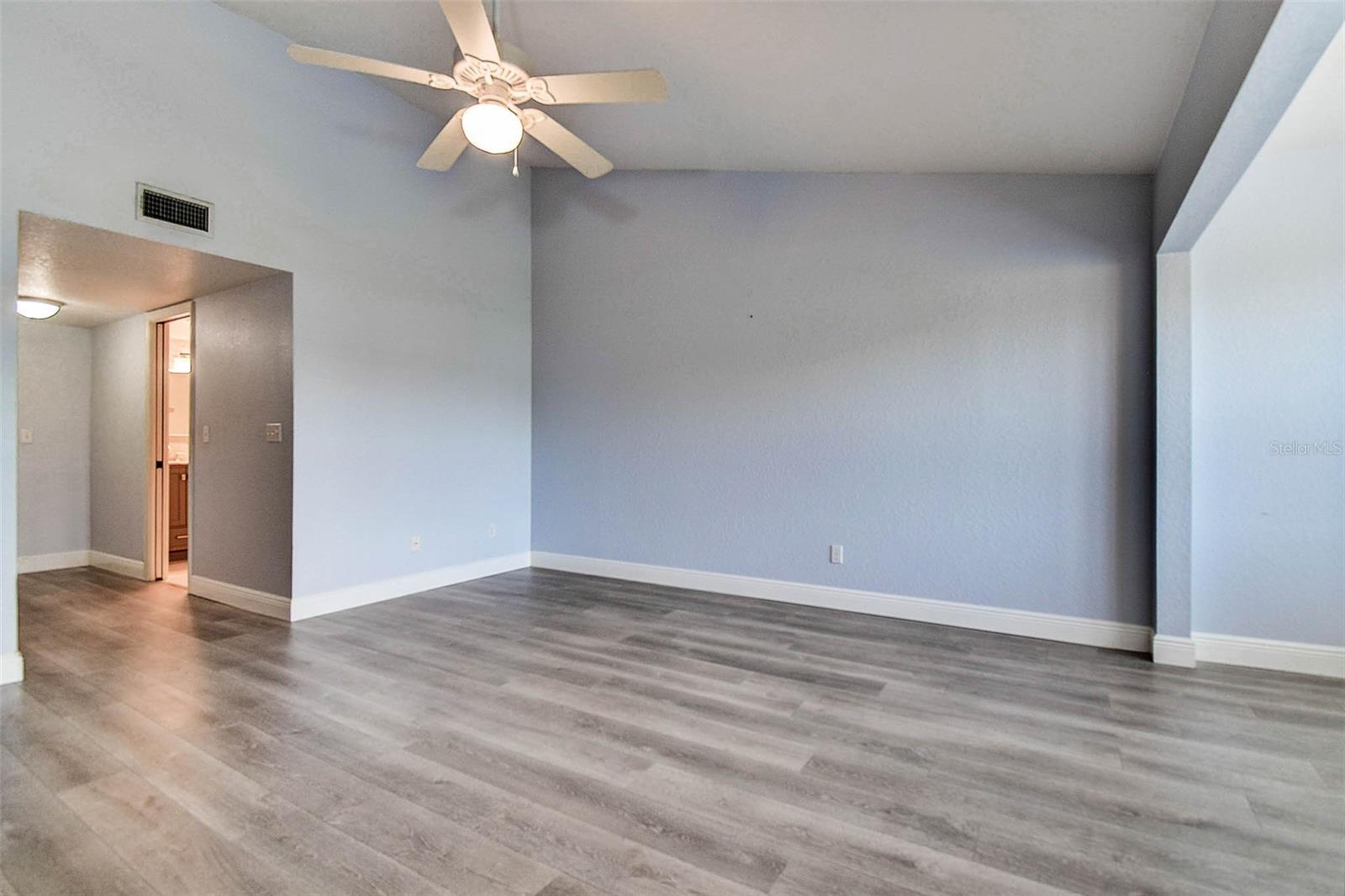 Image 30 of 54 For 14865 Seminole Trail