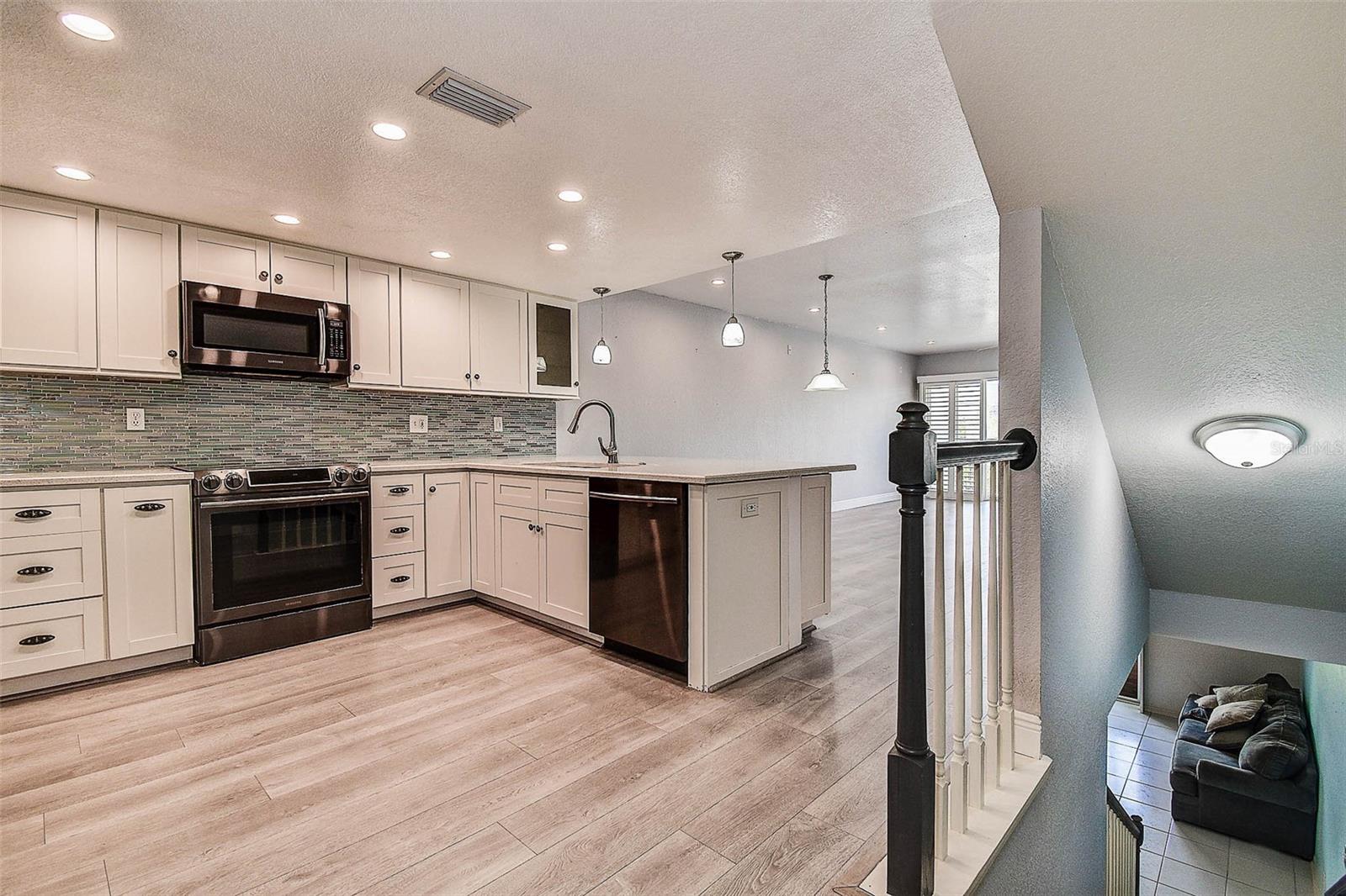 Image 9 of 54 For 14865 Seminole Trail