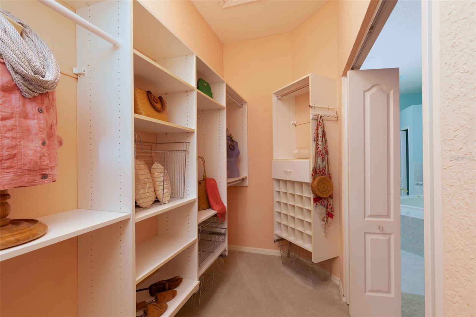 Image 17 of 45 For 10293 Shady Oak Lane