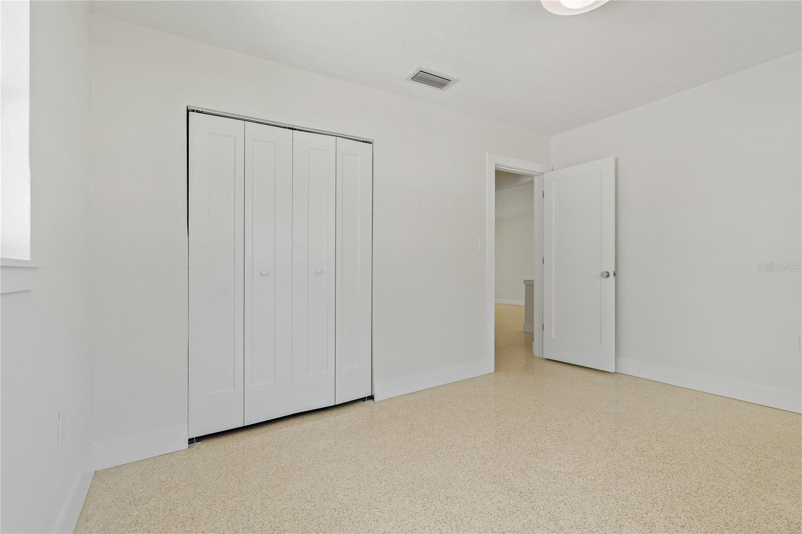 Image 16 of 28 For 433 Pineapple Street