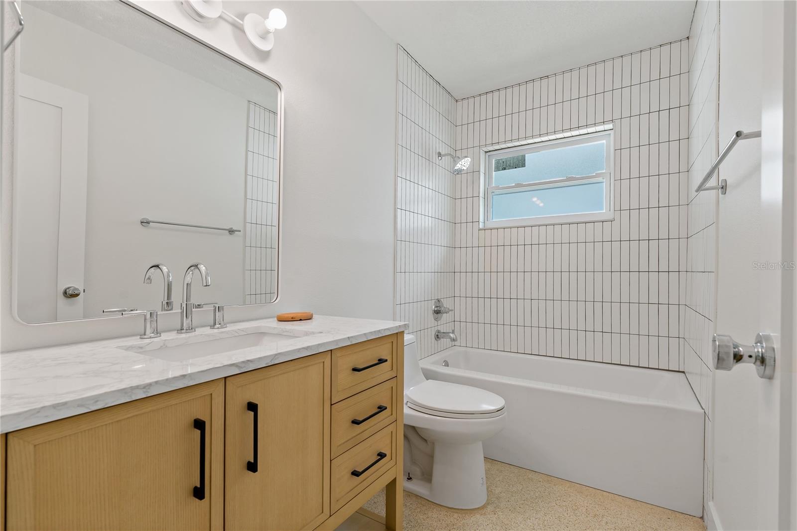 Image 17 of 28 For 433 Pineapple Street