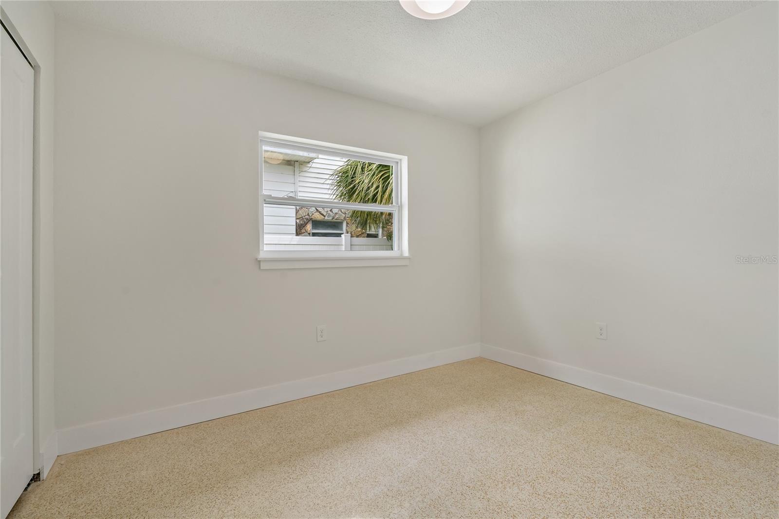 Image 18 of 28 For 433 Pineapple Street