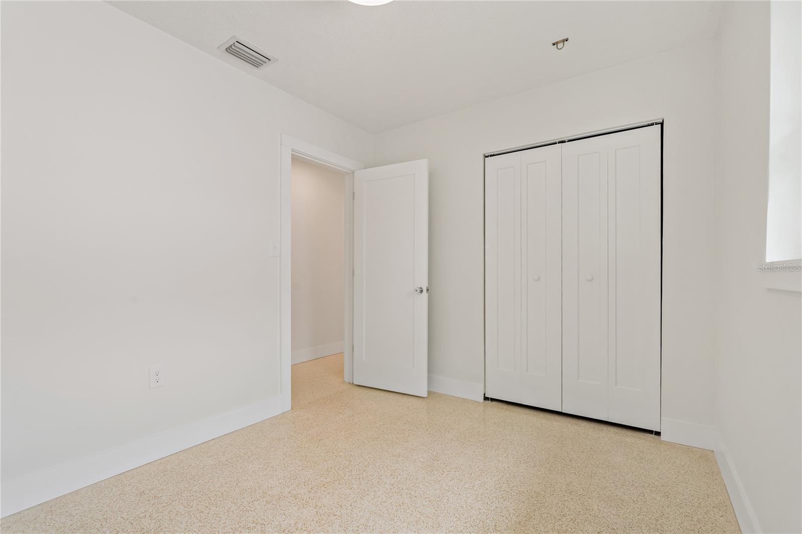 Image 19 of 28 For 433 Pineapple Street