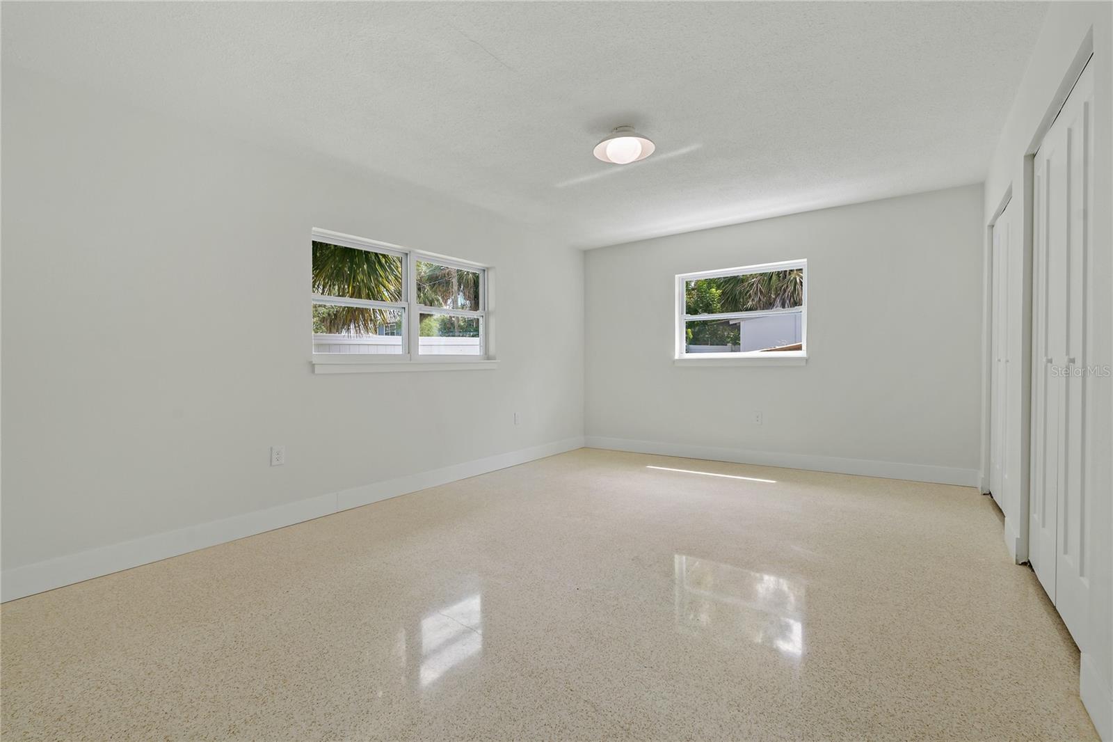 Image 20 of 28 For 433 Pineapple Street