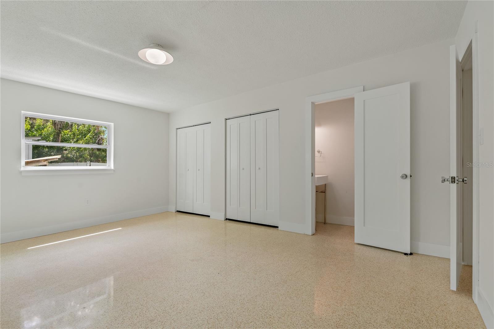 Image 22 of 28 For 433 Pineapple Street