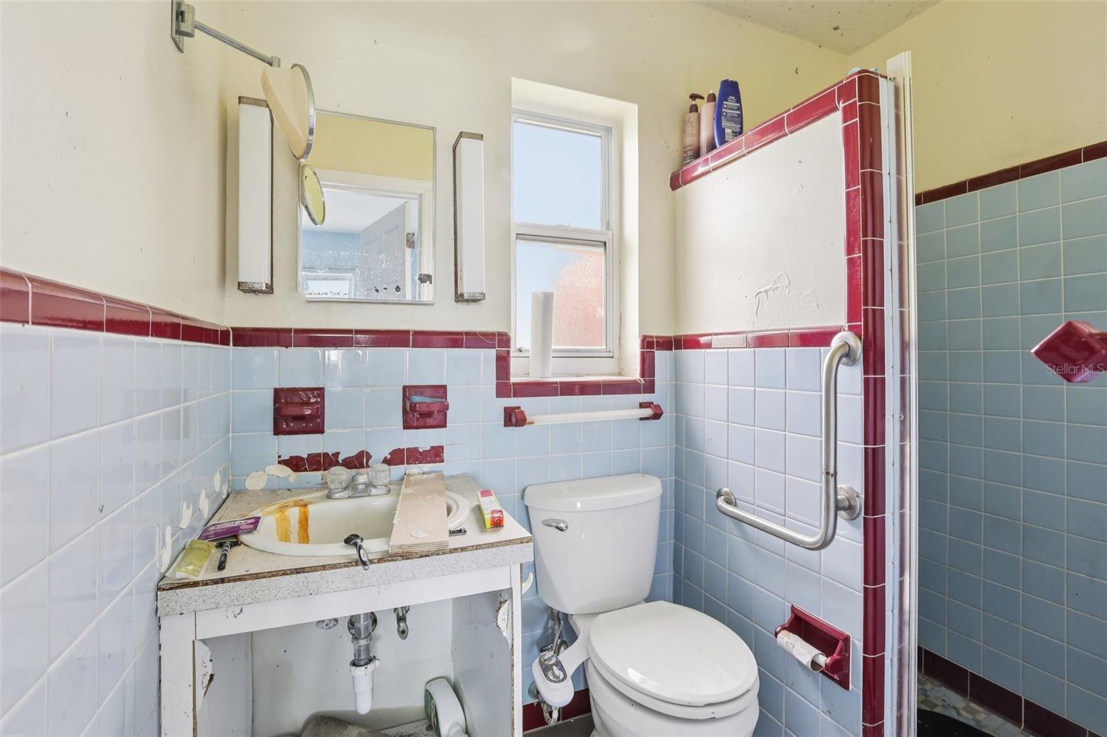 Image 10 of 23 For 16033 Redington Drive