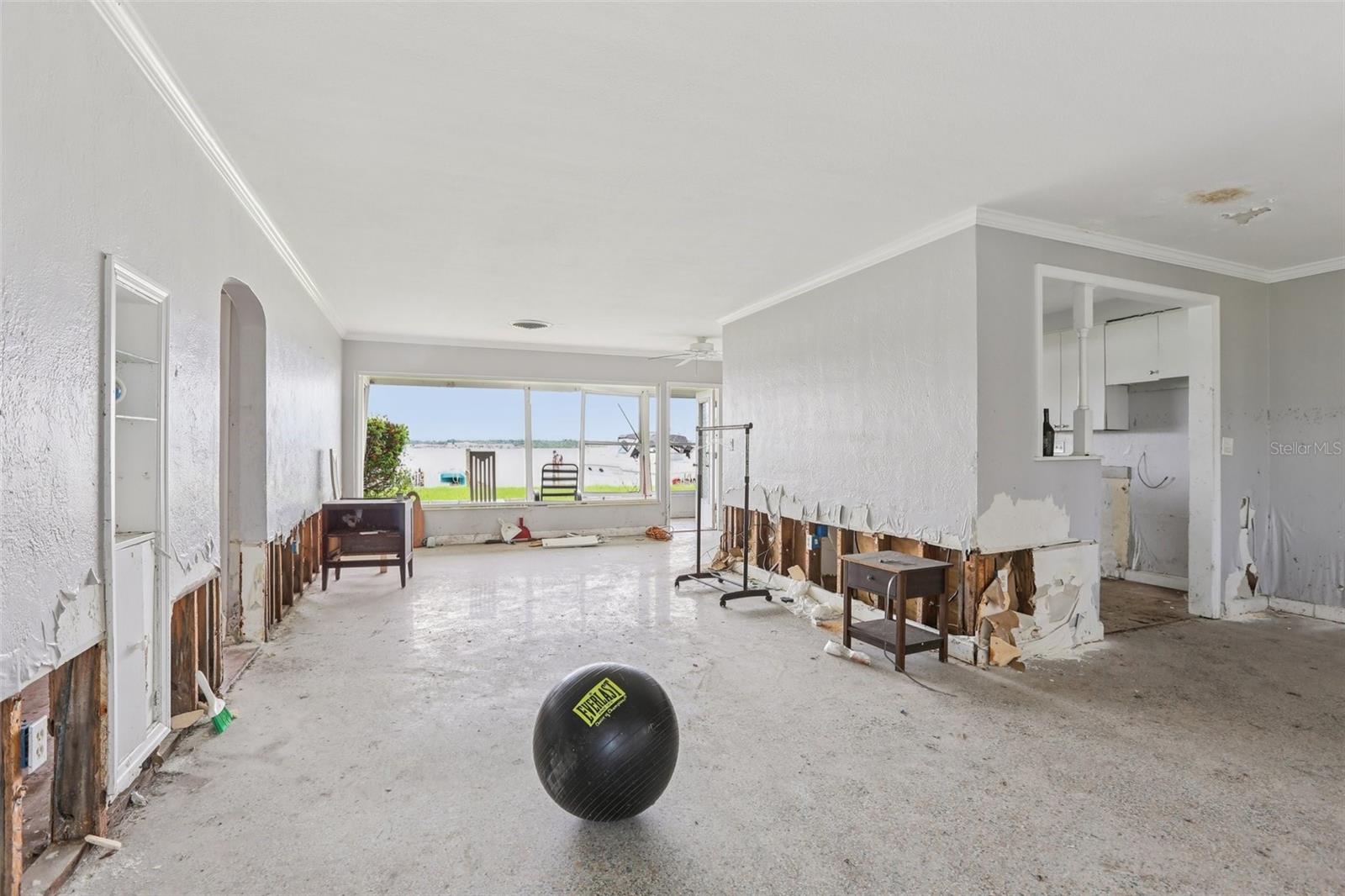 Image 3 of 23 For 16033 Redington Drive