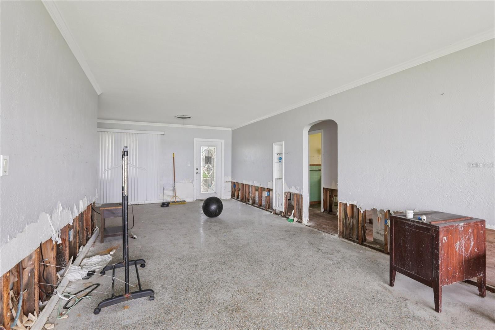 Image 5 of 23 For 16033 Redington Drive