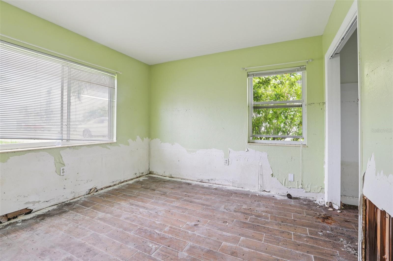 Image 7 of 23 For 16033 Redington Drive