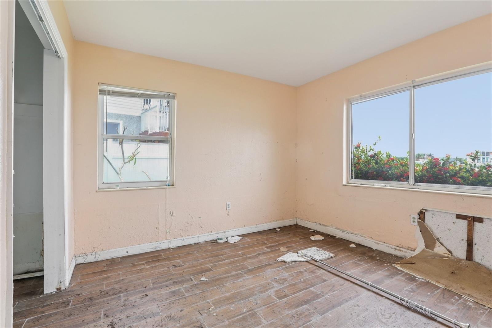 Image 9 of 23 For 16033 Redington Drive
