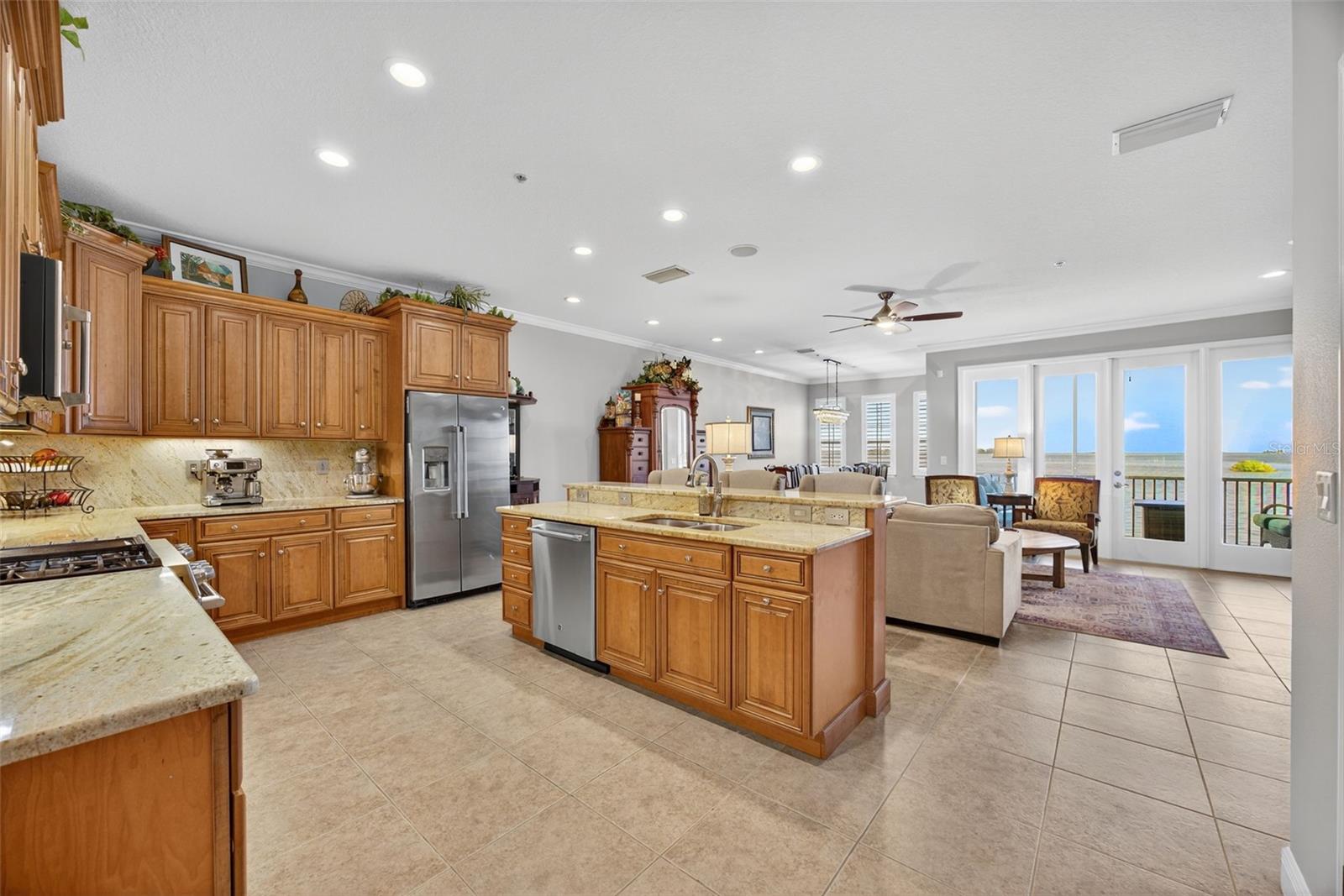 Listing photo id 11 for 2756 Reserve Court
