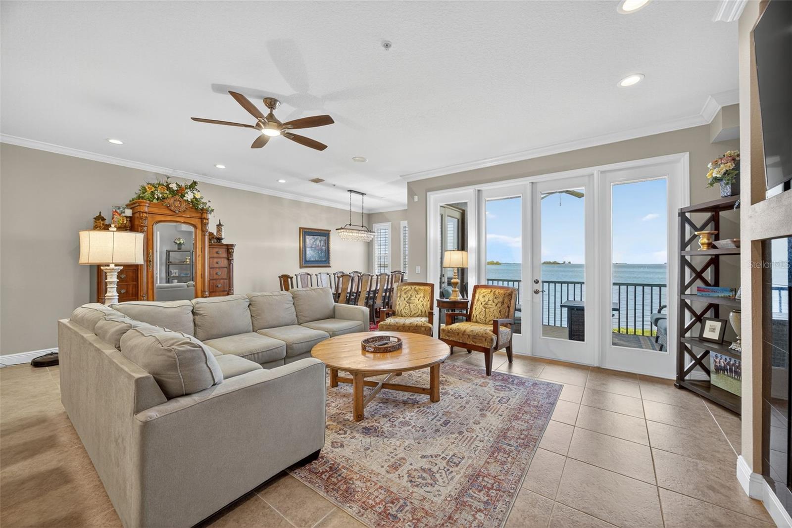 Listing photo id 13 for 2756 Reserve Court