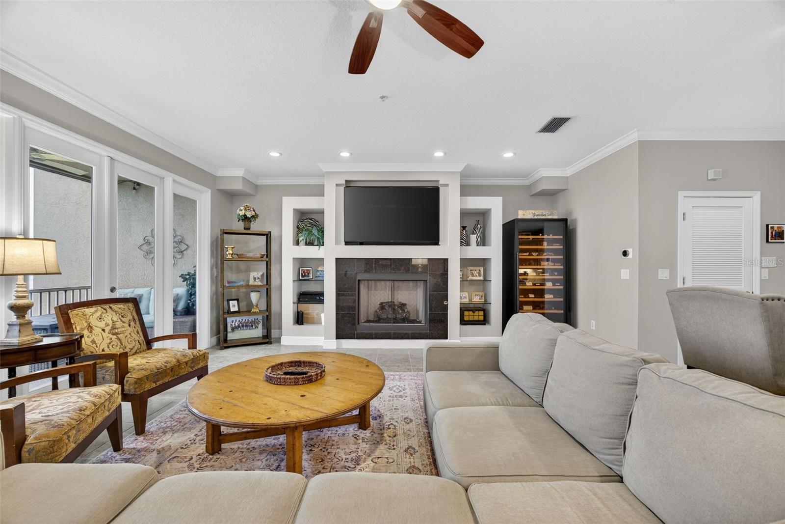 Listing photo id 15 for 2756 Reserve Court