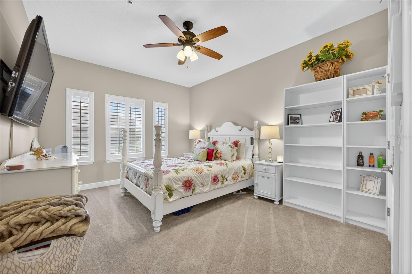 Listing photo id 25 for 2756 Reserve Court
