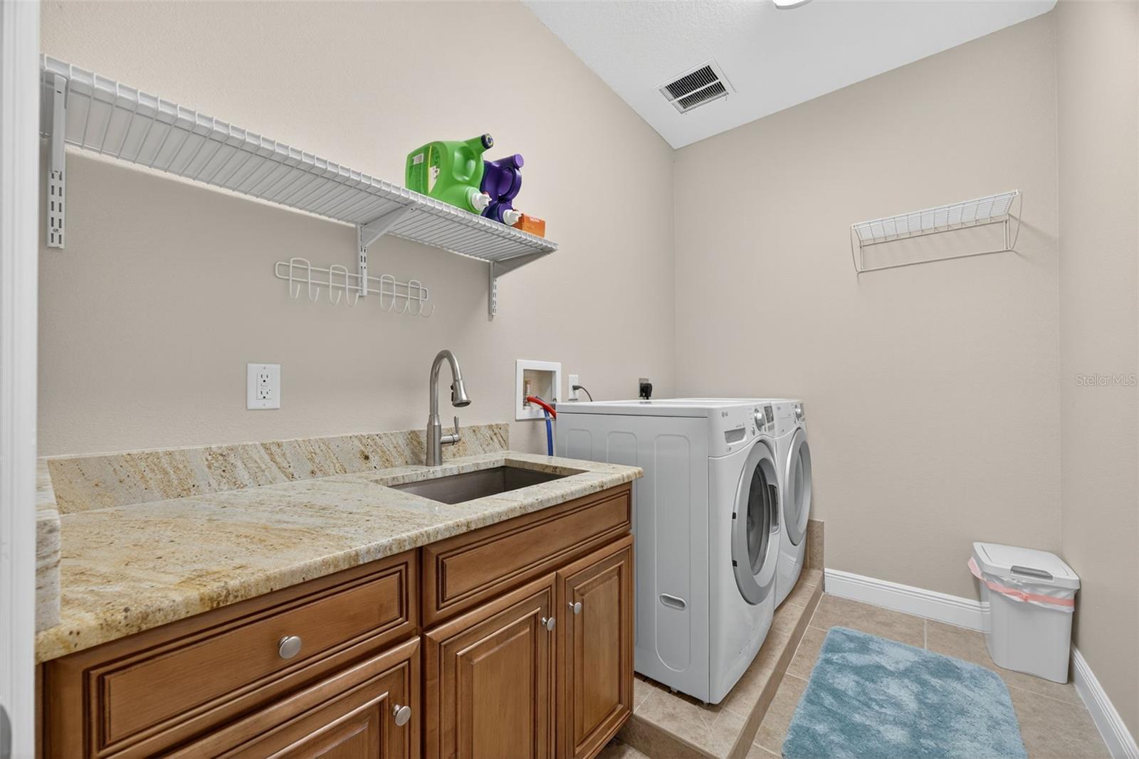 Listing photo id 33 for 2756 Reserve Court