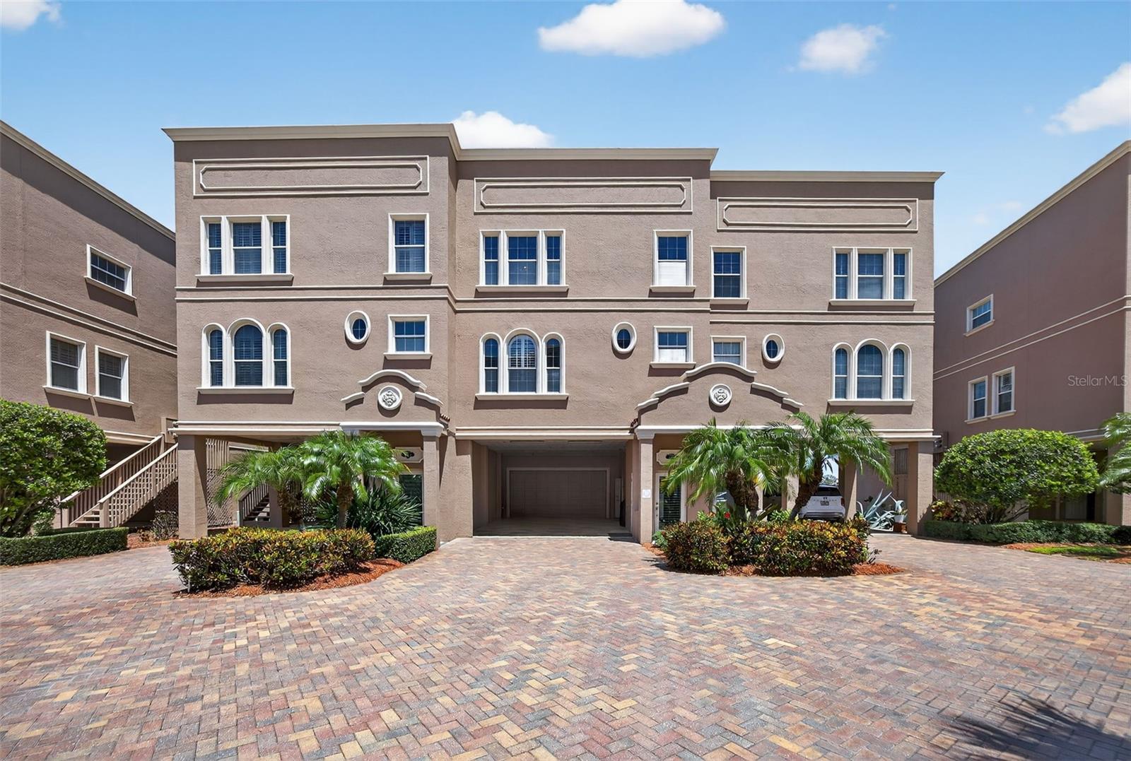Listing photo id 3 for 2756 Reserve Court
