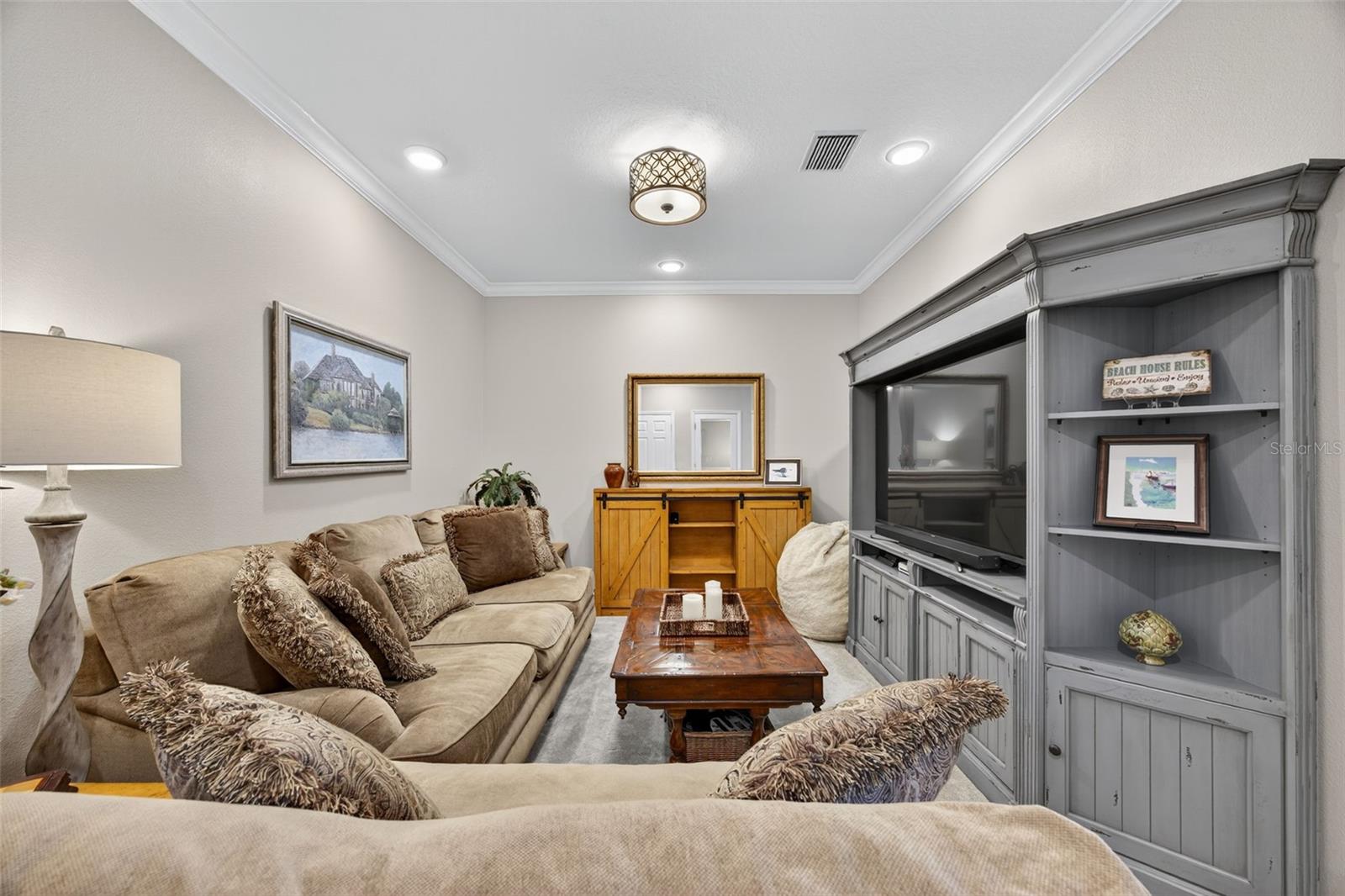 Listing photo id 6 for 2756 Reserve Court