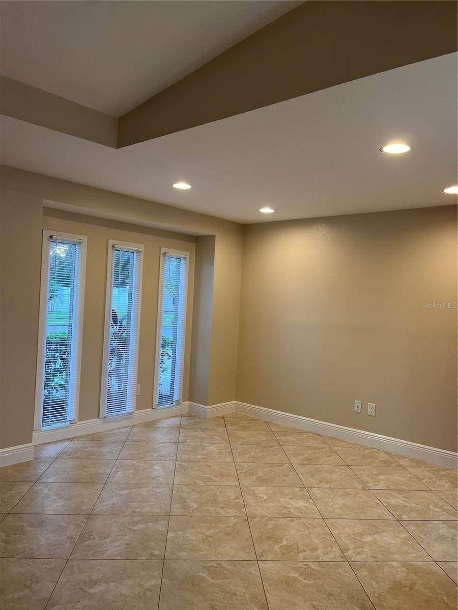 Image 4 of 17 For 8301 Lago Vista Drive