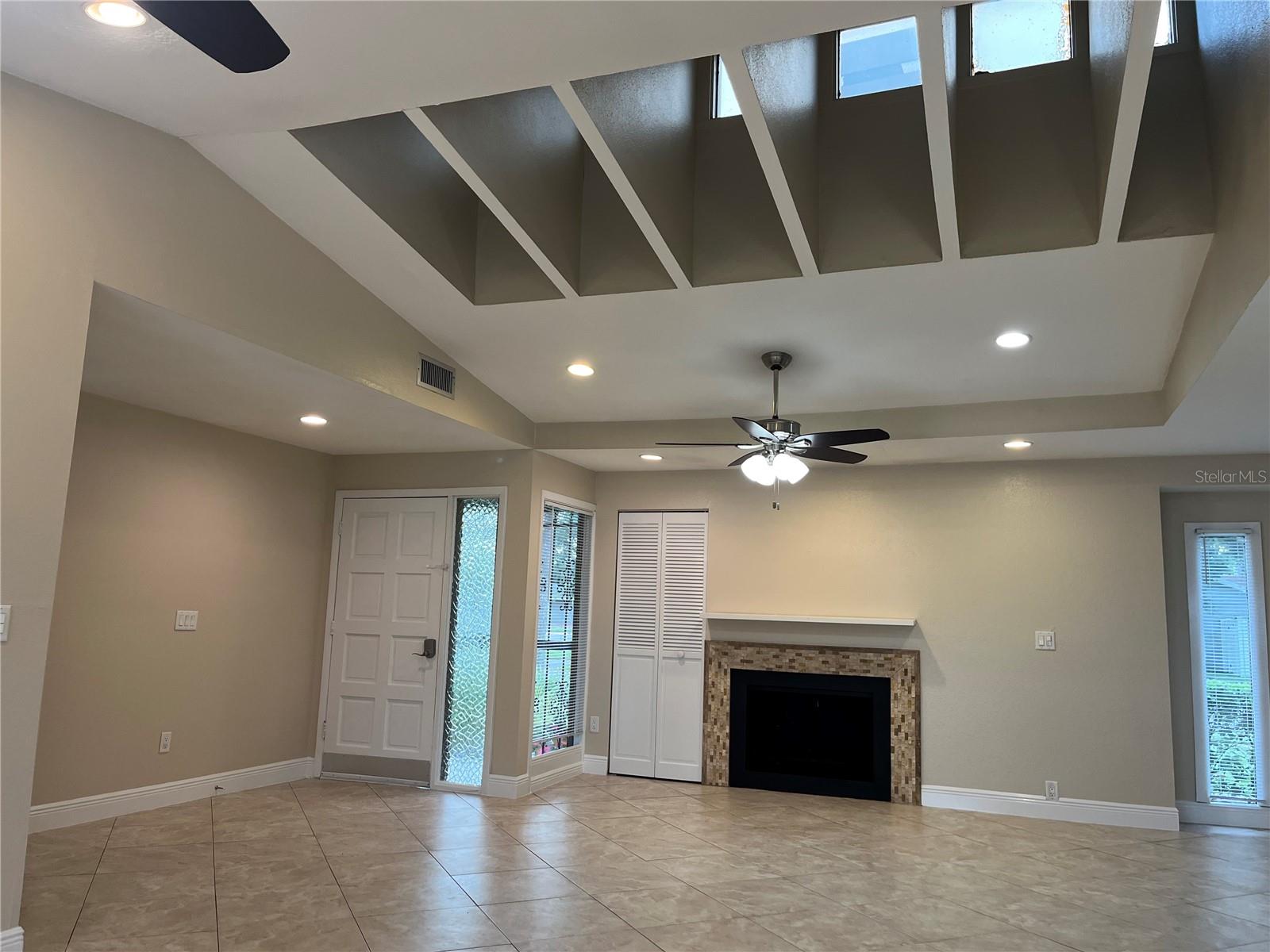 Image 5 of 17 For 8301 Lago Vista Drive