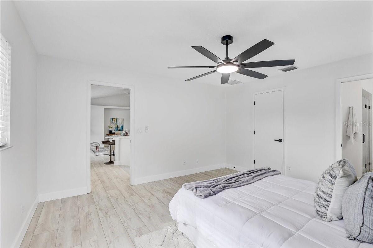 Image 16 of 48 For 6403 64th Drive E