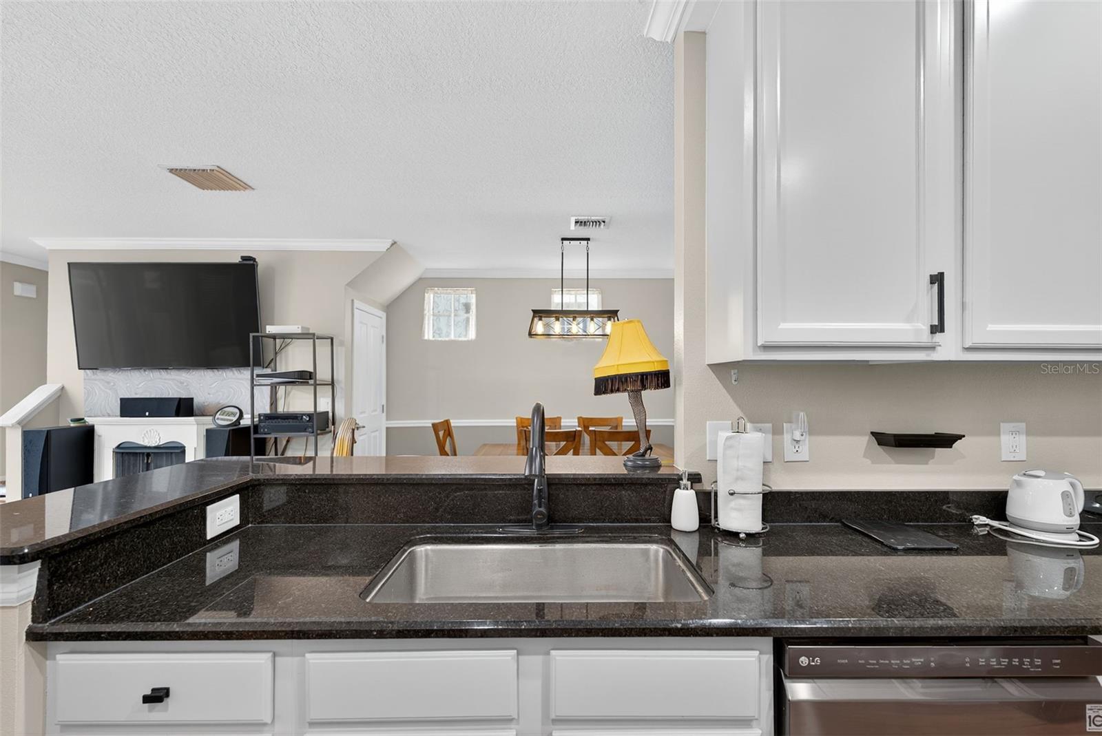 Image 14 of 53 For 10639 Marsha Dr