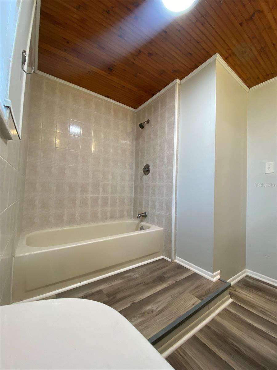 Image 27 of 33 For 787 12th Avenue N