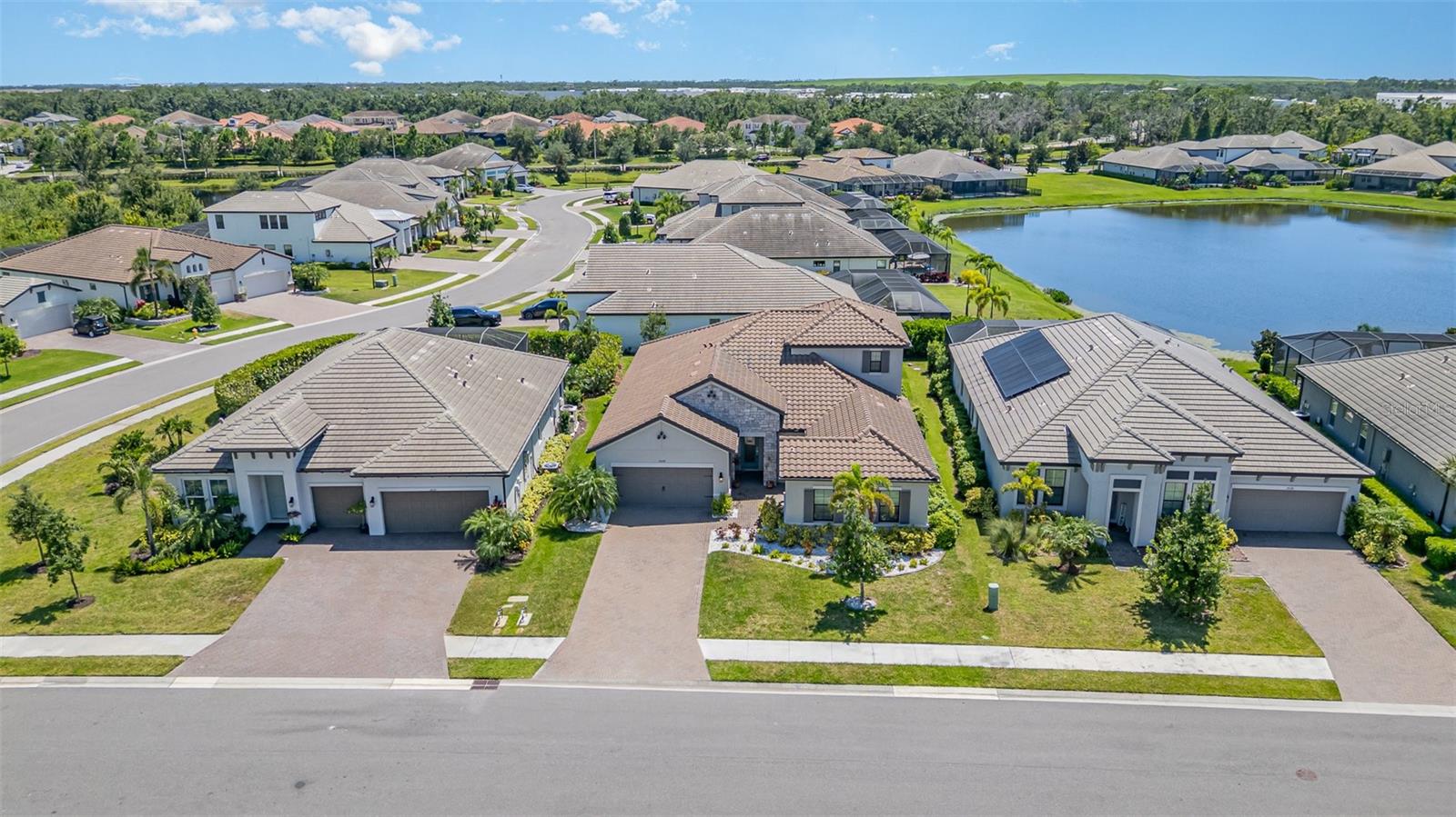 Image 3 of 42 For 2028 Woodleaf Hammock Court