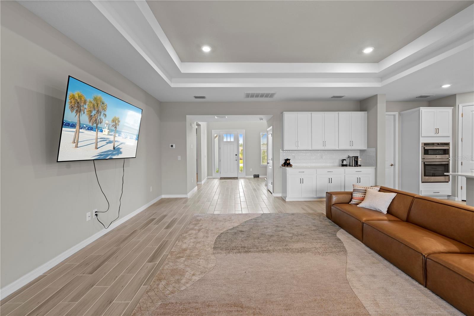 Listing photo id 12 for 2347 Overfalls Place