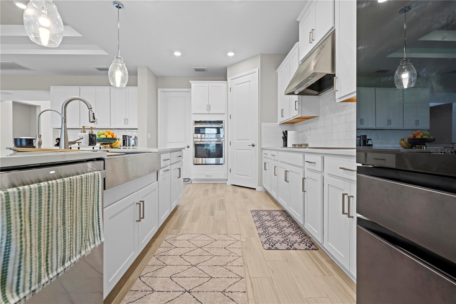 Listing photo id 19 for 2347 Overfalls Place