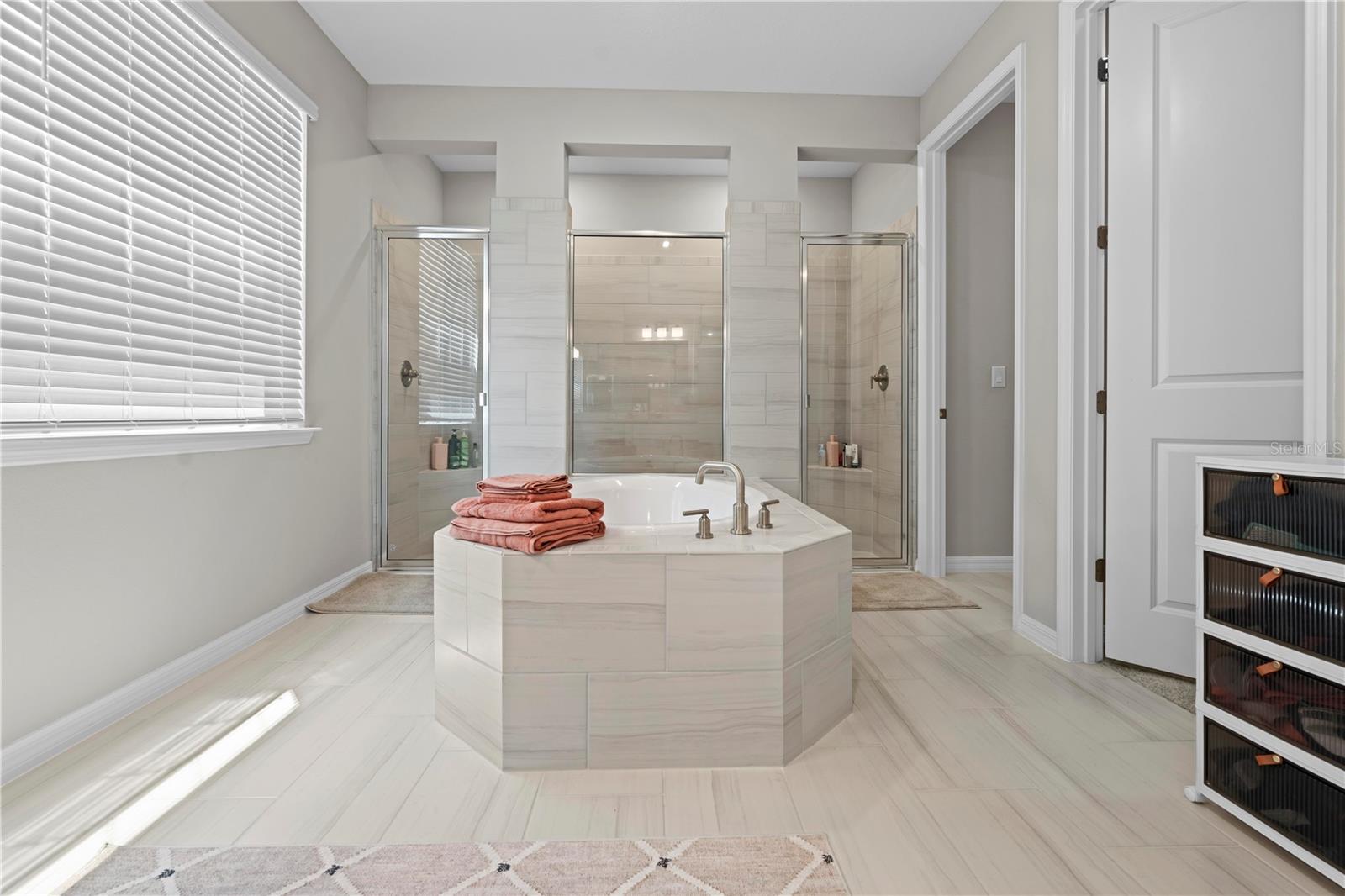 Listing photo id 37 for 2347 Overfalls Place