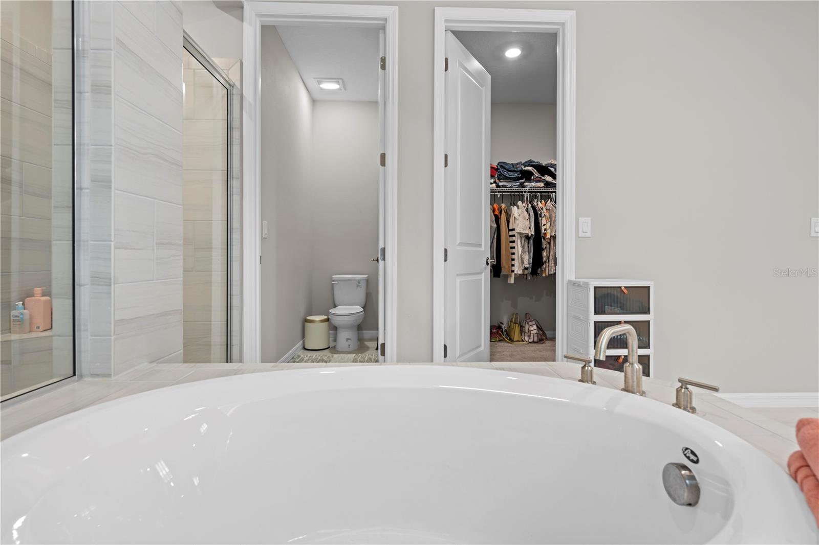 Listing photo id 41 for 2347 Overfalls Place