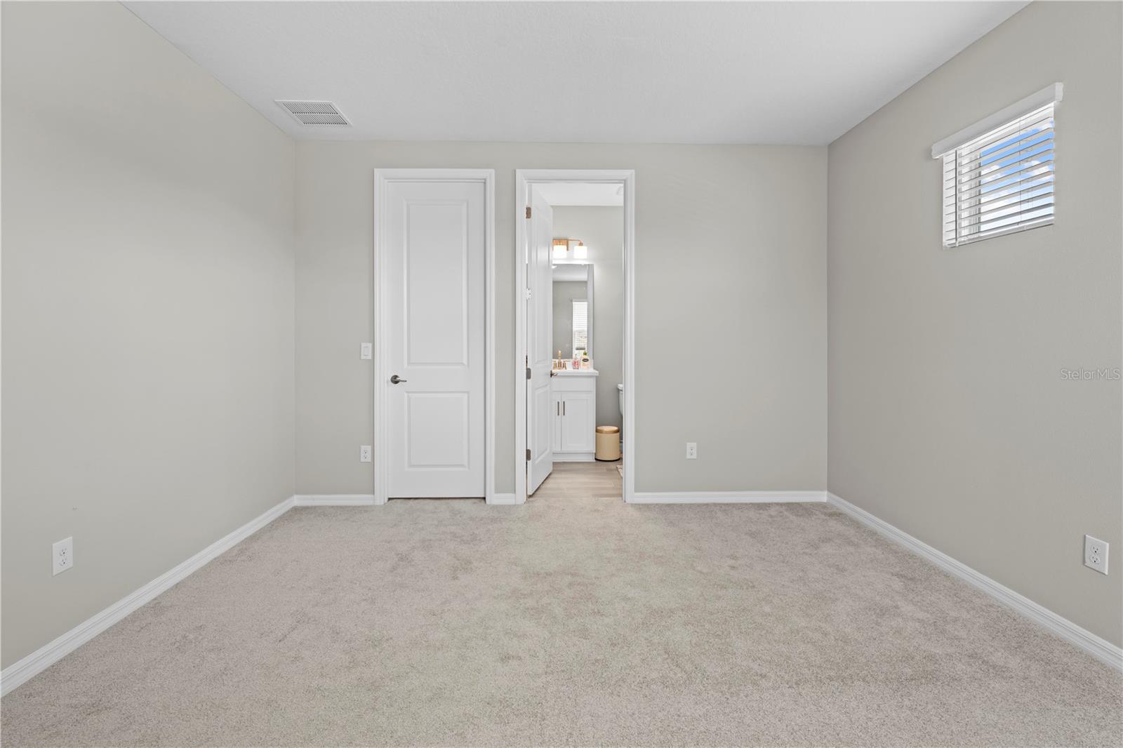 Listing photo id 68 for 2347 Overfalls Place