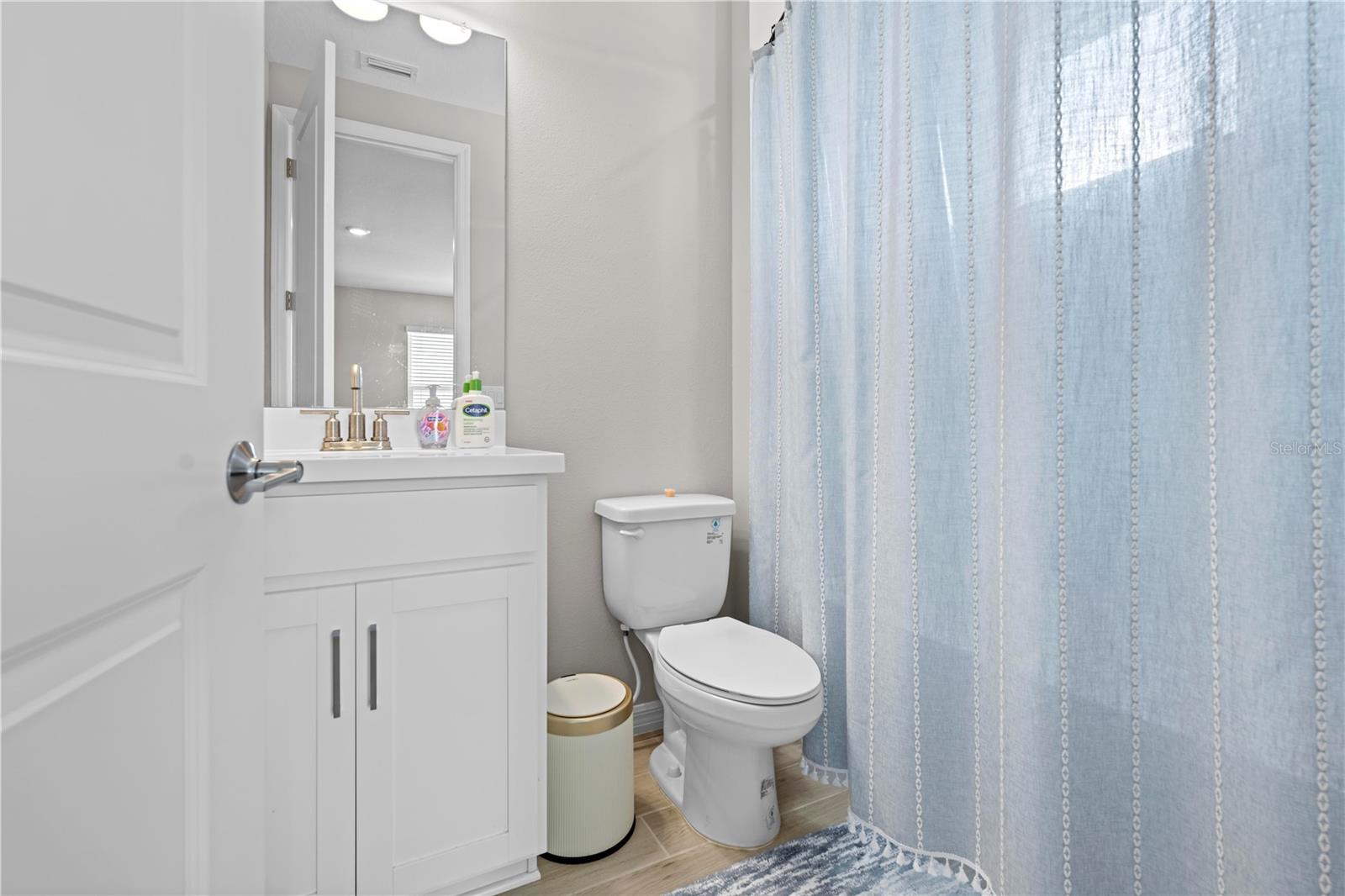Listing photo id 71 for 2347 Overfalls Place