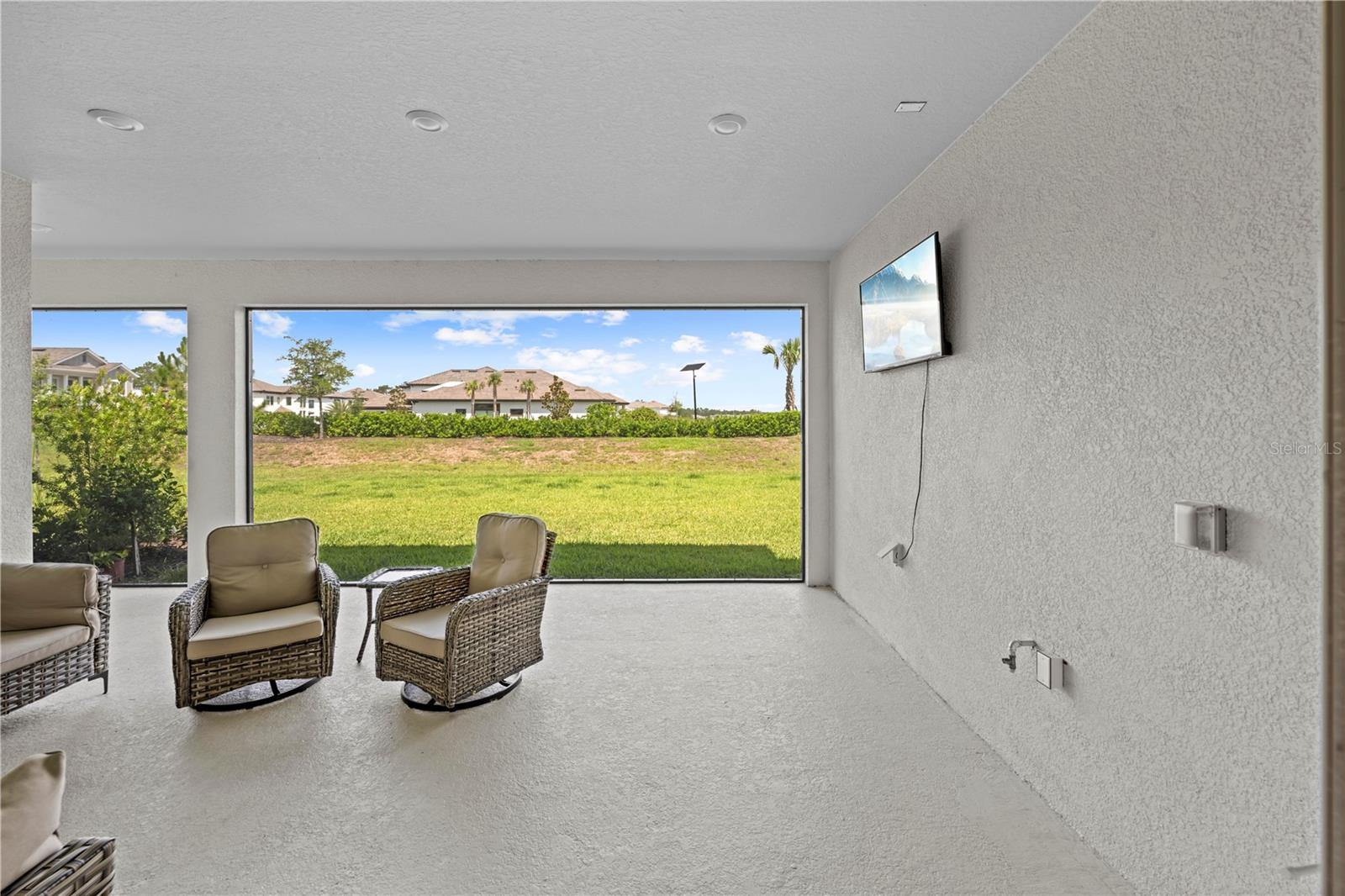 Listing photo id 85 for 2347 Overfalls Place