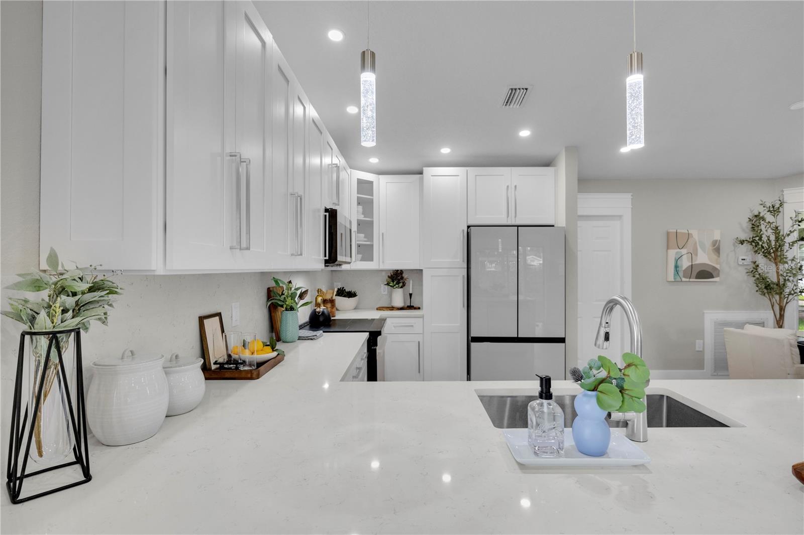 Listing photo id 13 for 1005 Indiana Avenue