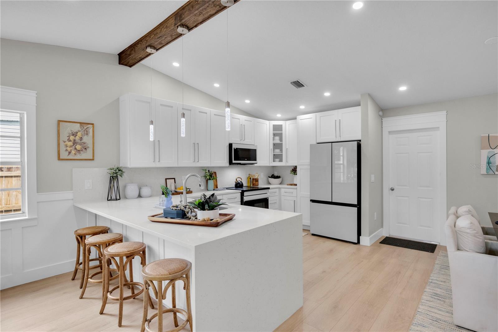 Listing photo id 14 for 1005 Indiana Avenue