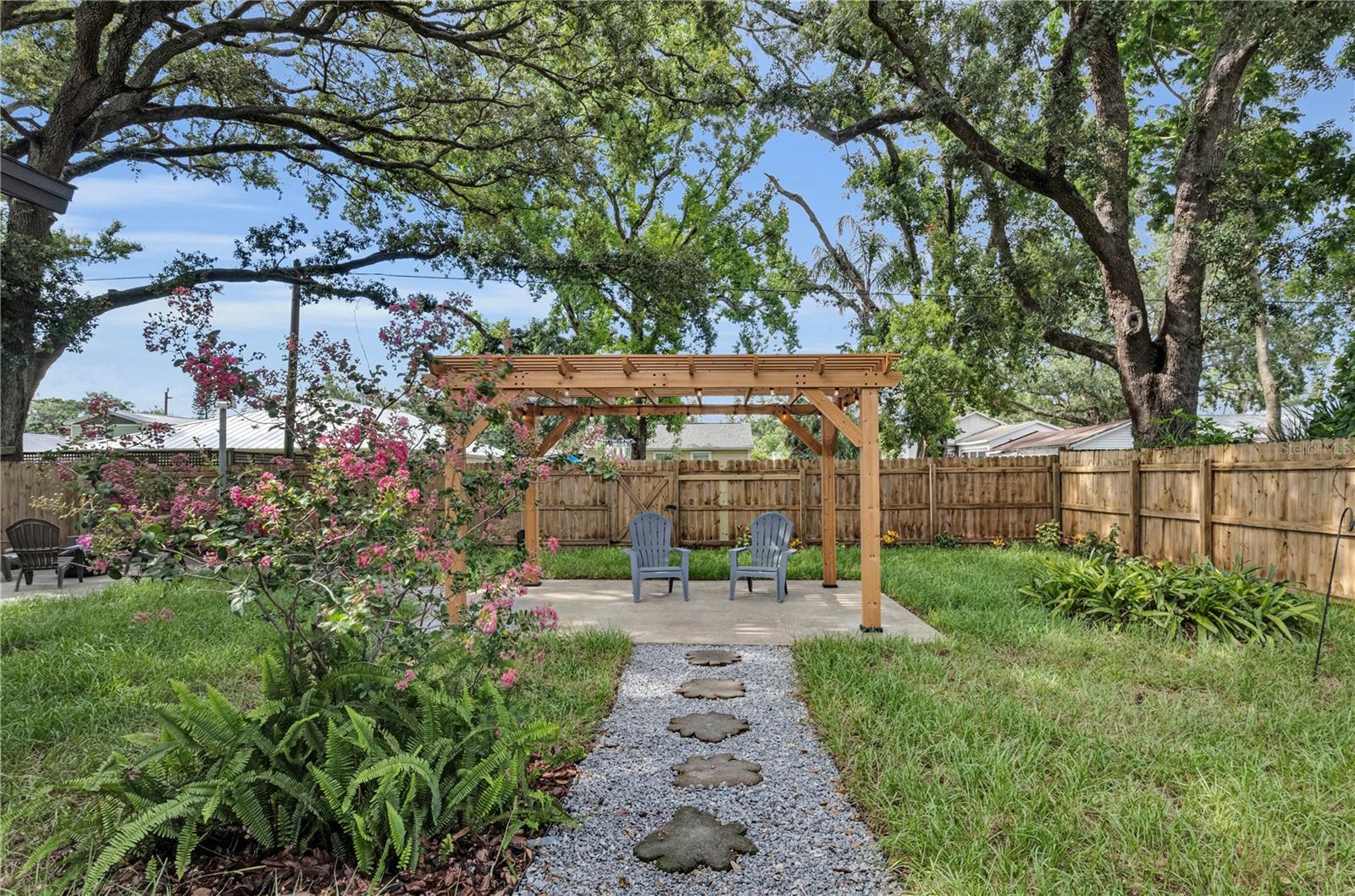 Listing photo id 29 for 1005 Indiana Avenue