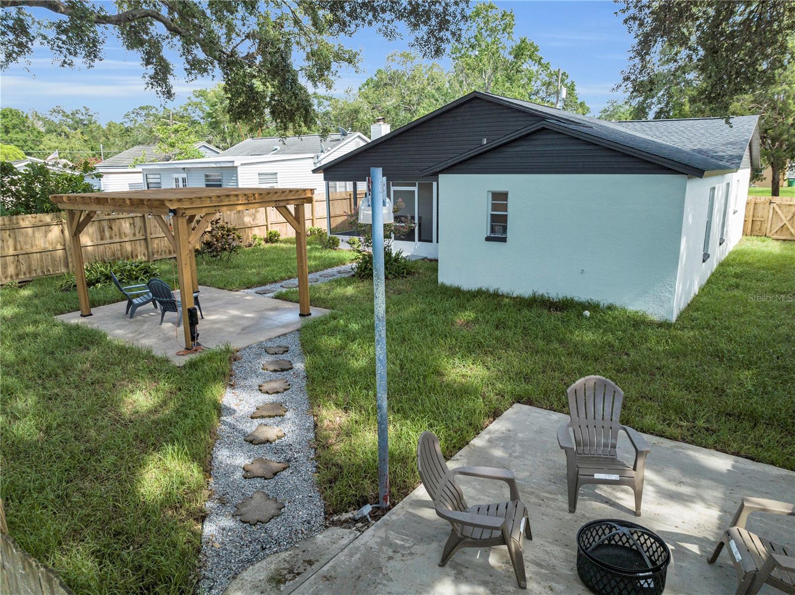 Listing photo id 32 for 1005 Indiana Avenue